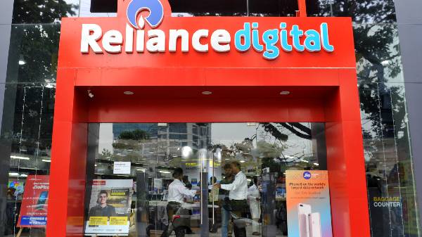 Reliance Digital Store Sale शुरू: iphone 13 पर मिल रहा धमाकेदार ऑफर Reliance Digital Store Sale शुरू: iphone 13 पर मिल रहा धमाकेदार ऑफर