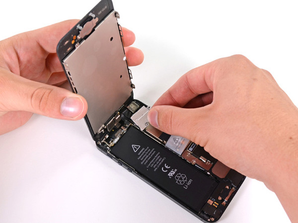 Smartphone during repair : स्मार्टफोन में सुरक्षित रहेंगी तस्वीरें