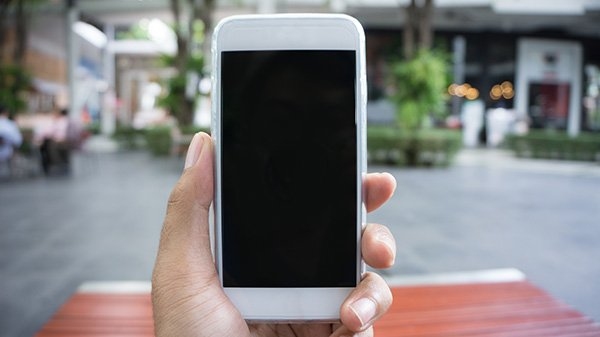 Smartphone से टेम्पर्ड ग्लास खराब होने पर तुरंत निकाले, वरना होगा... Smartphone से टेम्पर्ड ग्लास खराब होने पर तुरंत निकाले, वरना होगा...