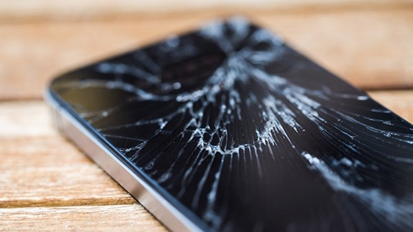 Smartphone से टेम्पर्ड ग्लास खराब होने पर तुरंत निकाले, वरना होगा... Smartphone से टेम्पर्ड ग्लास खराब होने पर तुरंत निकाले, वरना होगा...
