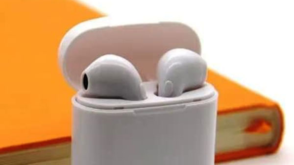 5. i7S Truly Wireless Earbuds with Smart Charging Case: कीमत 399 5. i7S Truly Wireless Earbuds with Smart Charging Case: कीमत 399