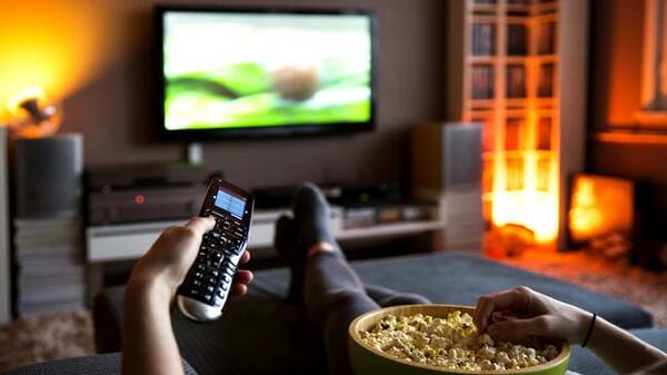 Zero 55-inch QLED: कनेक्टिविटी और स्टोरेज Zero 55-inch QLED: कनेक्टिविटी और स्टोरेज