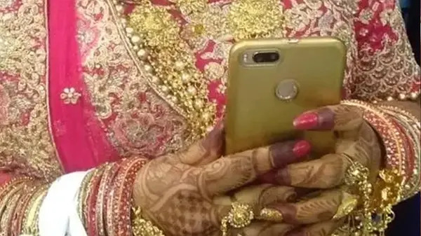 Google पर महिलाओं से अजीब सवाल, पति को कैसे करें कंट्रोल? Google पर महिलाओं से अजीब सवाल, पति को कैसे करें कंट्रोल?