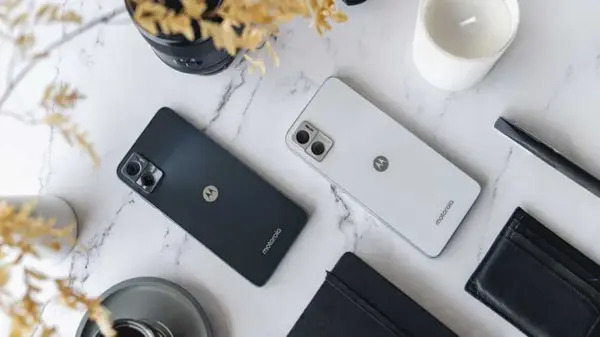 Moto e22 और Moto e22i हुआ लॉन्च, कीमत कम और स्पेसिफिकेशंस ज्यादा Moto e22 और Moto e22i हुआ लॉन्च, कीमत कम और स्पेसिफिकेशंस ज्यादा