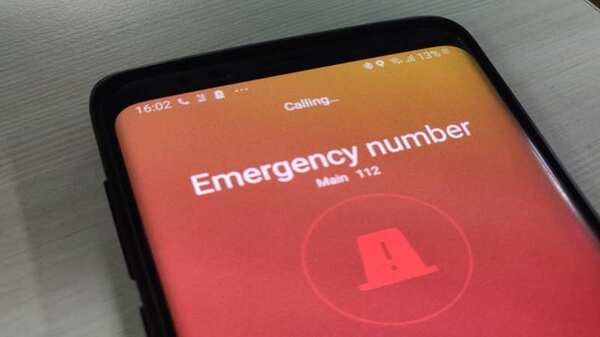 आपके स्मार्टफोन में Emergency SOS मौजूद, इमरजेंसी में करेगा मदद आपके स्मार्टफोन में Emergency SOS मौजूद, इमरजेंसी में करेगा मदद