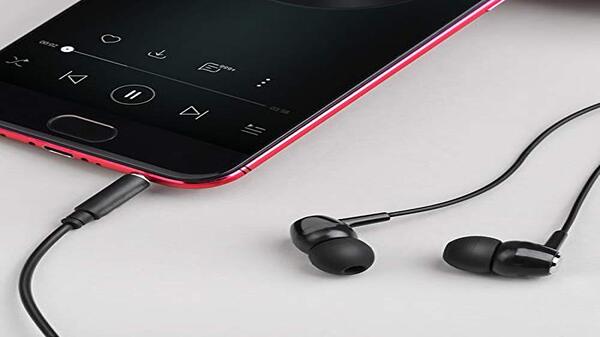 3- Meyaar SPN Edition Deep Bass Wired Durable Metal Earphones- कीमत: 89 रूपये 3- Meyaar SPN Edition Deep Bass Wired Durable Metal Earphones- कीमत: 89 रूपये