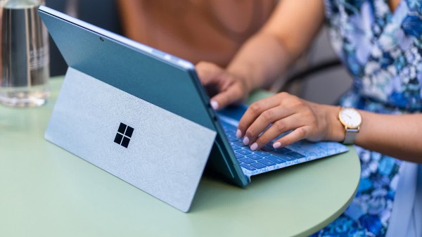 Microsoft Surface Pro 9 और Surface Laptop 5 हुआ लॉन्च Microsoft Surface Pro 9 और Surface Laptop 5 हुआ लॉन्च