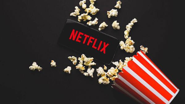 Netflix का बड़ा झटका! अब पासवर्ड शेयर करने पर देना होगा एक्स्ट्रा चार् Netflix का बड़ा झटका! अब पासवर्ड शेयर करने पर देना होगा एक्स्ट्रा चार्