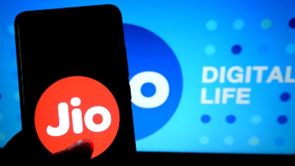 Jio ने चुपके से बंद किया ये पॉपुलर रिचार्ज प्लान Jio ने चुपके से बंद किया ये पॉपुलर रिचार्ज प्लान