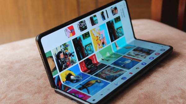 1. Samsung Galaxy Z Fold 4 1. Samsung Galaxy Z Fold 4