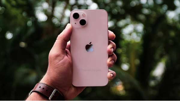 iPhone 13 पर Rs 28,550 रुपये का डिस्काउंट iPhone 13 पर Rs 28,550 रुपये का डिस्काउंट