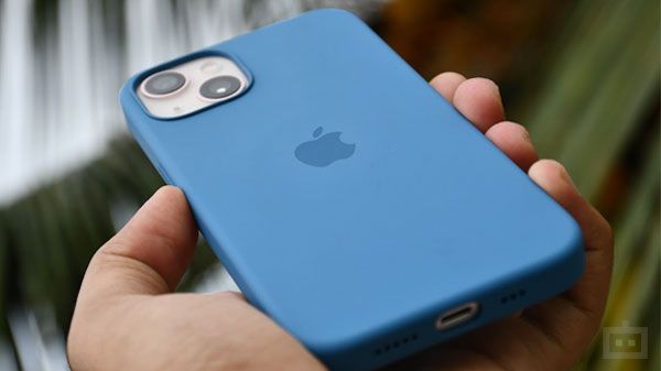 iPhone 13 पर Flipkart और Amazon दे रहे ऑफर, कीमत हुई कम