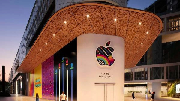Apple Store से चोरोंं ने उड़ाए 4 करोड़ के आईफोन Apple Store से चोरोंं ने उड़ाए 4 करोड़ के आईफोन