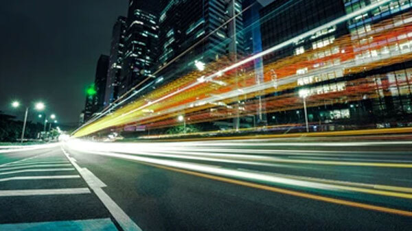 iPhone पर सीक्रेट कैमरा फीचर के साथ लाइट ट्रेल तस्वीरें कैसे लें