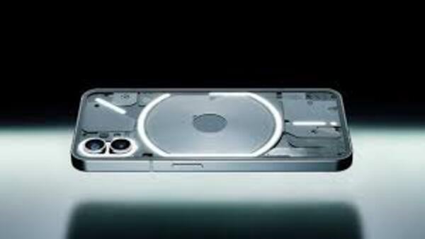 Nothing Phone 2 512GB स्टोरेज,Glyph लाइटिंग के साथ लॉन्च