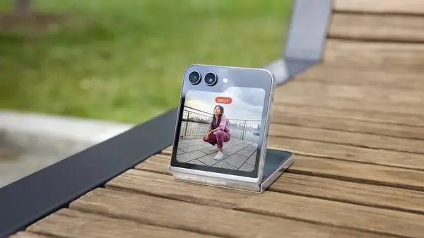 भारत में मौजूद हैं ये 5 फोल्डेबल फोन्स, खरीदनें से पहले जान लें कीमत औ