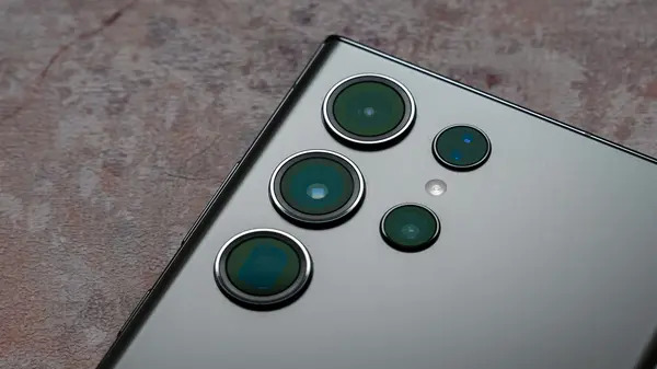 iPhone 15 Pro Max और Galaxy S23 Ultra में आपके लिए कौन सा है बेहतर 