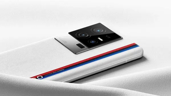 iQoo 12 Pro की 200W फास्ट चार्जिंग सपोर्ट के साथ होगी एंट्री, जानें