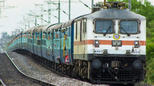 Indian Railways: दिवाली और छठ पूजा के लिए चल रही हैं 283 ट्रेनें