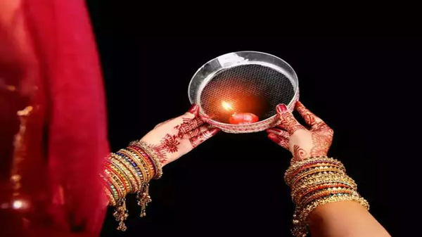 Karva Chauth gifts 2023 : वाइफ के लिए खरीदें बेस्ट स्मार्टफोन