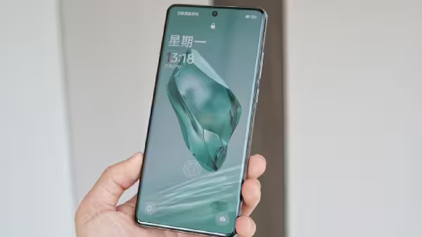 OnePlus 12 की नई इमेज आई सामने, डिस्‍प्‍ले स्पेक्स का भी हुआ खुलासा