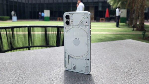 भारत में Nothing Phone 2 की कीमत में हुई कटौती, जाने ऑफर डिटेल 