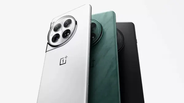 OnePlus 12 का लुक OnePlus 11 से मिलता जुलता है, लेकिन सब कुछ अलग