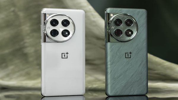 OnePlus 12 का लुक OnePlus 11 से मिलता जुलता है, लेकिन सब कुछ अलग