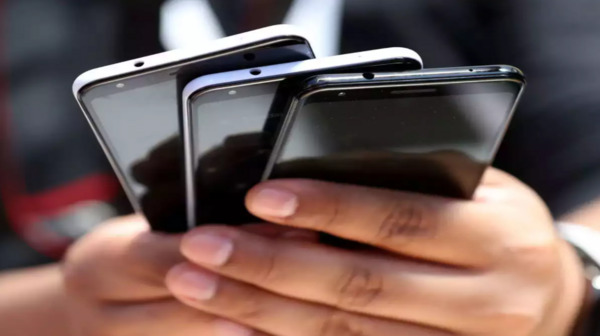 भारत में Smartphones जून 2024 तक हो सकते हैं महंगे, ये है बड़ी वजह 