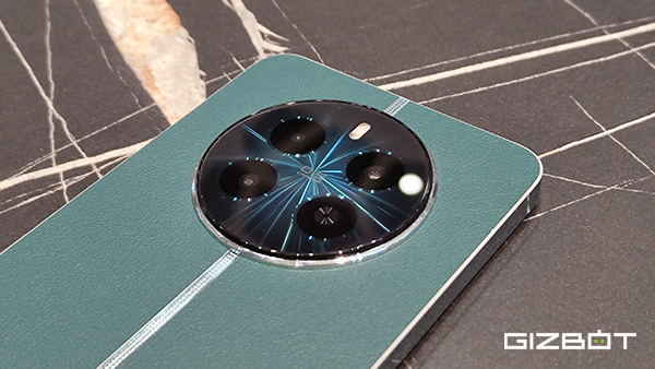 Realme 12 vs 12 plus दिखने में एक जैसे, लेकिन एक-दूसरे से कितने अलग Realme 12 vs 12 plus दिखने में एक जैसे, लेकिन एक-दूसरे से कितने अलग