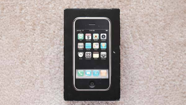 Apple का 16 साल पुराना iPhone करोड़ों में बिक रहा, ये है वजह