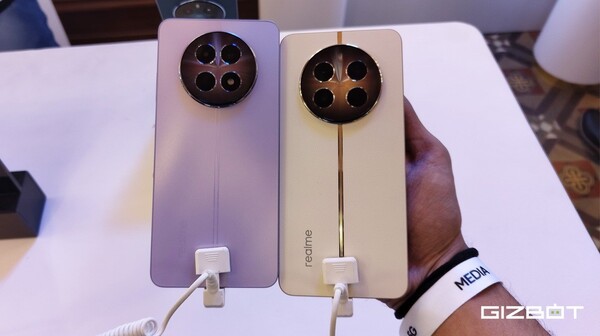 Realme 12x vs Realme 12 दोनों स्मार्टफोन में कौन किस पर पड़ेगा भारी