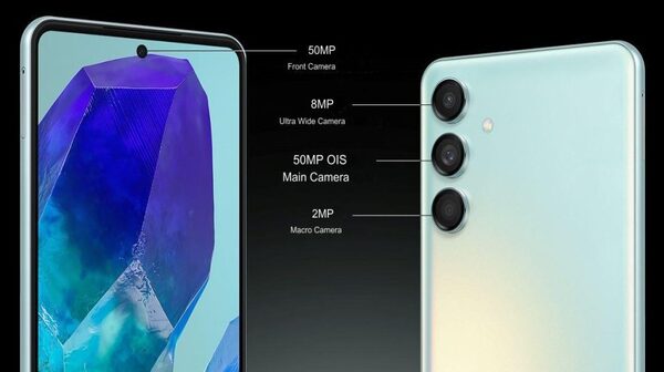 Samsung galaxy m55 vs Moto edge 50 pro किसे लेना होगा बेहतर ऑप्शन