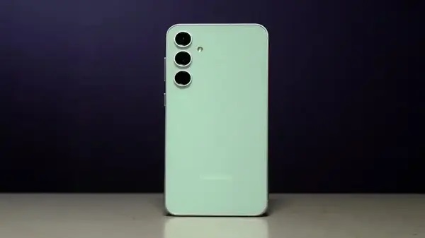 Samsung के इस प्रीमियम फोन की दूसरी बार कीमत हुई कम, जानें ऑफर 