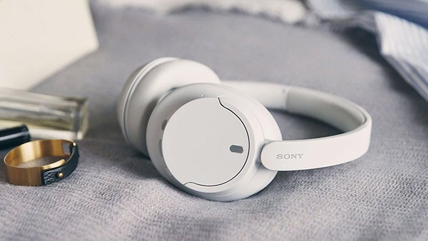 गाने सुनने के हैं शौकीन तो ये हेडफोन आप ही के लिए बने हैं