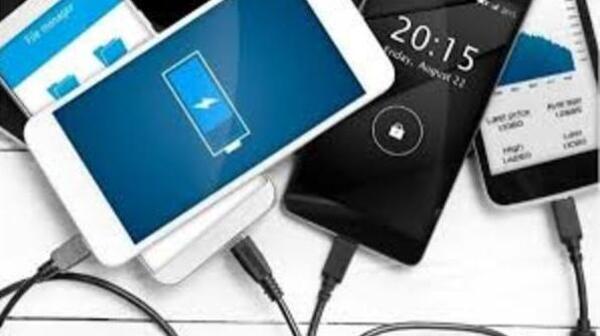 यात्रा के दौरान Smartphone चार्ज करने के 5 आसान तरीके, यहां जानें