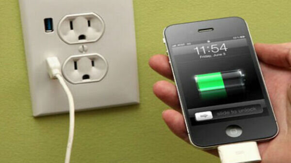 यात्रा के दौरान Smartphone चार्ज करने के 5 आसान तरीके, यहां जानें