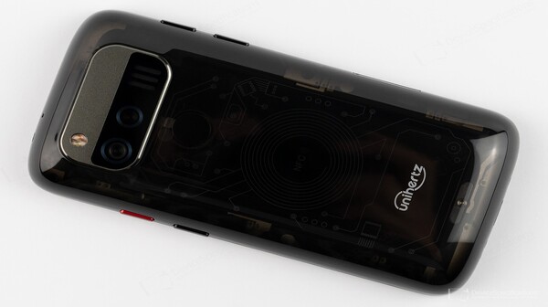 दुनिया का सबसे छोटा 5G स्मार्टफोन लॉन्च, जानें कीमत व फीचर्स दुनिया का सबसे छोटा 5G स्मार्टफोन लॉन्च, जानें कीमत व फीचर्स