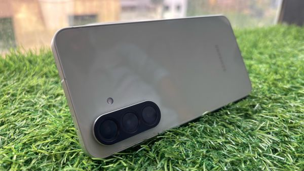 सैमसंग गैलेक्सी A56 है स्टाइल और परफॉर्मेंस का 'बाजीगर'! 