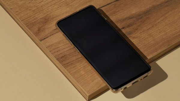 सब कुछ सुन रहा है आपका फोन