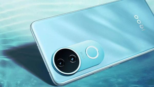 क्या iQOO Z10R बन सकता है नया Vlogging Beast? क्या iQOO Z10R बन सकता है नया Vlogging Beast?