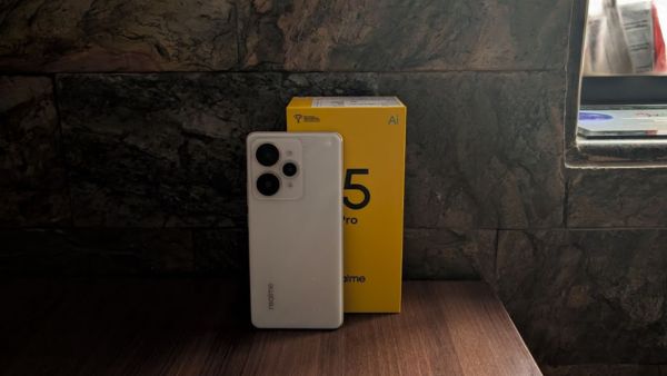Realme 15 5G सीरीज की भारत में एंट्री; 7000mAh बैटरी और दमदार AI कैमरा