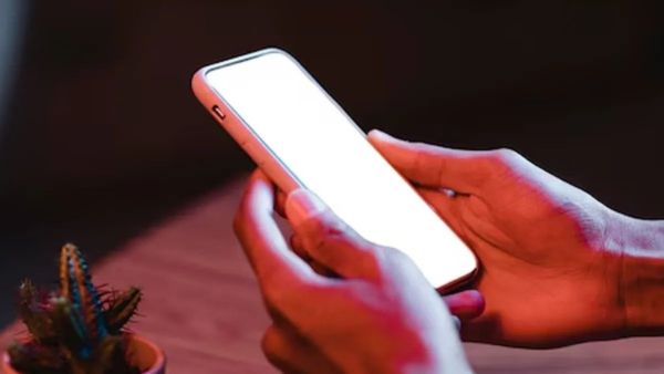 पुराने फोन को बनाएं नए जैसा! दूर हो जाएगी हैंग होने की समस्या