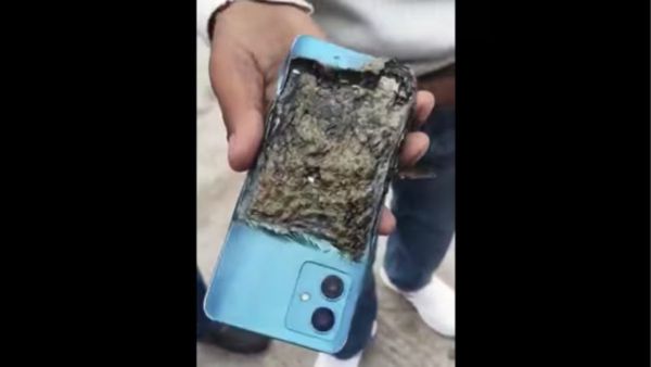 Motorola फोन जेब में रखते ही पकड़ बैठा आग, Viral Video