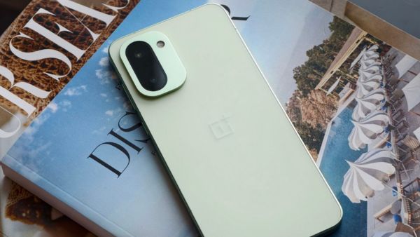 OnePlus 15R vs iPhone 17 vs Pixel 9a: कौन बेहतर? OnePlus 15R vs iPhone 17 vs Pixel 9a: कौन बेहतर?