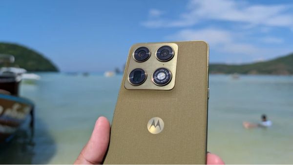 100x जूम कैमरा के साथ आया Motorola Signature 