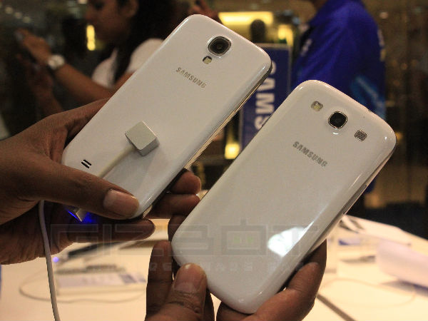 Galaxy S4 vs Galaxy S3 Back Panel