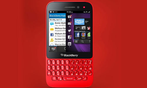 Nokia Asha 210 vs BlackBerry Q5: Great QWERTY Smartphones Compared