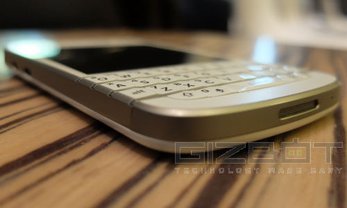 BlackBerry Q10 First look: The Keyboard Is The Key 