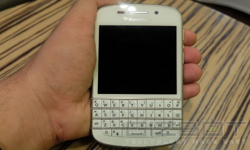 BlackBerry Q10 First look: The Keyboard Is The Key 